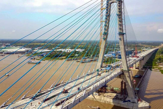 Cầu Vàm Cống bắc qua sông Hậu - Ảnh: Tuổi trẻ