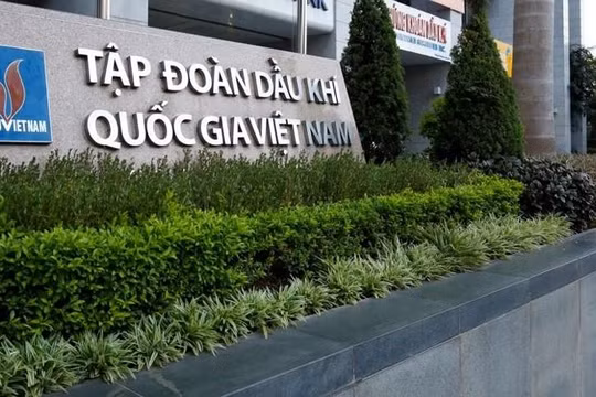 Bộ Tài chính đề nghị PVN tập trung thoái vốn tại các doanh nghiệp trong các lĩnh vực nhạy cảm.