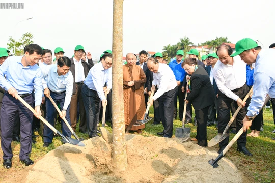 Thủ tướng dự buổi lễ phát động “Tết trồng cây đời đời nhớ ơn Bác Hồ” Xuân Kỷ Hợi năm 2019 tại Hà Nội.