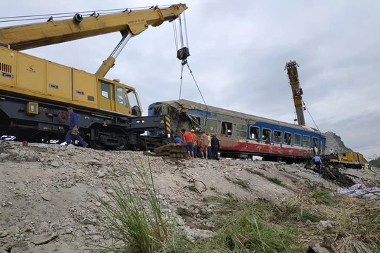 1.	Mức kỷ luật khiển trách chủ tịch HĐQT và cảnh cáo giám đốc Công ty cổ phần Đường sắt Thanh Hóa vụ tai nạn đường ngang như thế không phản ánh đúng mức độ nghiêm trọng của vấn đề.