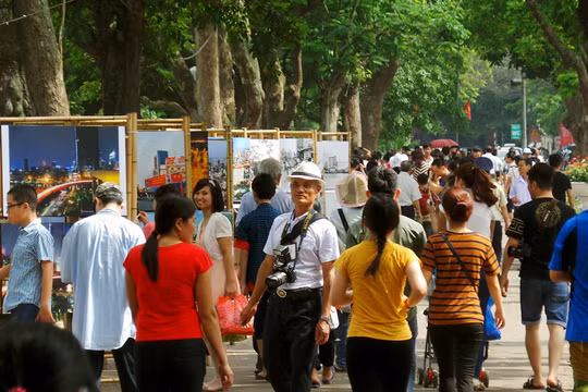 Bộ quy tắc ứng xử của người dân nơi công công đang được Hà Nội hoàn thiện