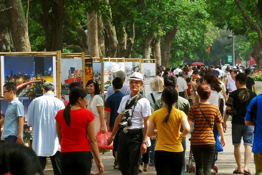 Bộ quy tắc ứng xử của người dân nơi công công đang được Hà Nội hoàn thiện