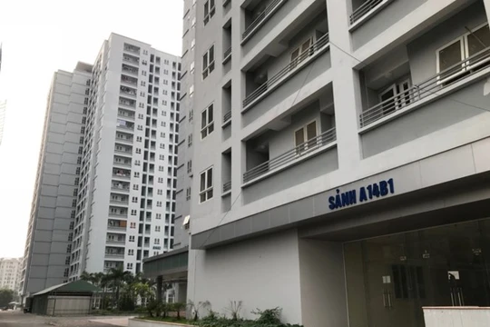 Nhà A14 khu đô thị Nam Trung Yên còn hàng trăm căn hộ chưa bàn giao được cho người dân. Ảnh: Minh Tuấn.