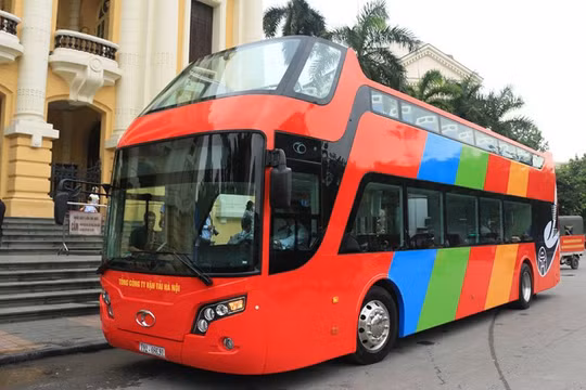 Sáng 30/6/2017 tuyến xe buýt City Tour 2 tầng mui trần đã được chạy thử nghiệm.