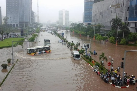 Hà Nội thường xuyên ngập lụt khi mưa lớn. (Ảnh minh họa, ngồn Báo Giao Thông)