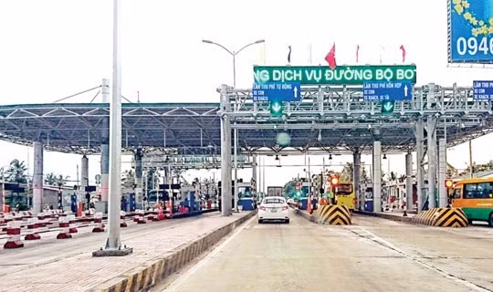 Trạm thu phí BOT Cai Lậy, Tiền Giang - một “điểm nóng” của dư luận trong những ngày gần đây - Ảnh: Sài Gòn giải phóng.