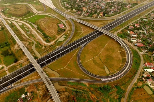 Cao tốc Hà Nội - Hải Phòng có nhiều điểm giao cắt với các tuyến quốc lộ/ Ảnh: Báo Giao thông