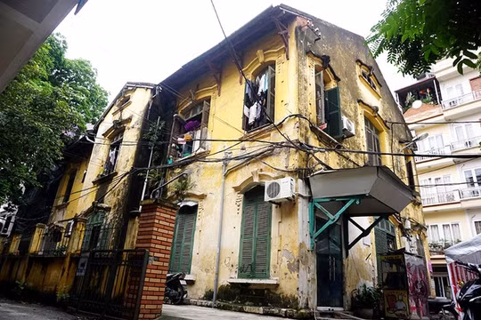 Ngôi nhà số 8 Tăng Bạt Hổ được xây từ năm 1920 (Ảnh: VnExpress).