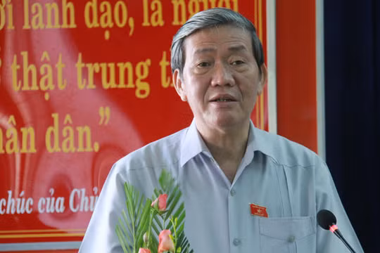 Ông Đinh Thế Huynh tại buổi tiếp xúc cử tri.