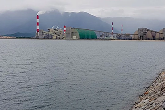 Bãi xỉ lấn biển của Formosa. Ảnh: VnExpress