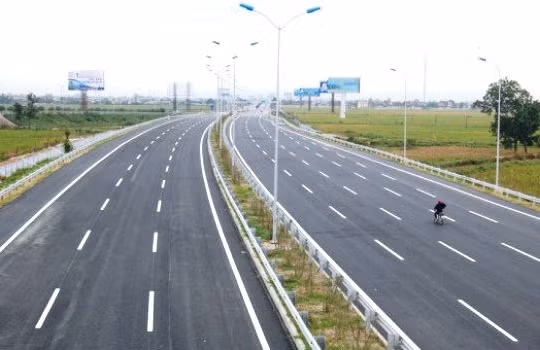 Các phương tiện lưu thông qua tuyến Đà Nẵng - Quảng Ngãi sẽ phải thanh toán giá dịch vụ.