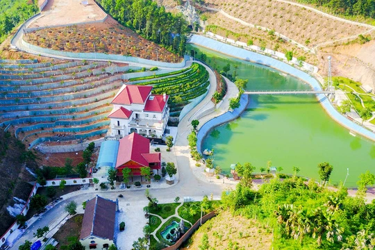 Dinh thự khủng của gia đình Giám đốc Sở Tài nguyên và Môi trường Yên Bái (Ảnh: Toàn Vũ).