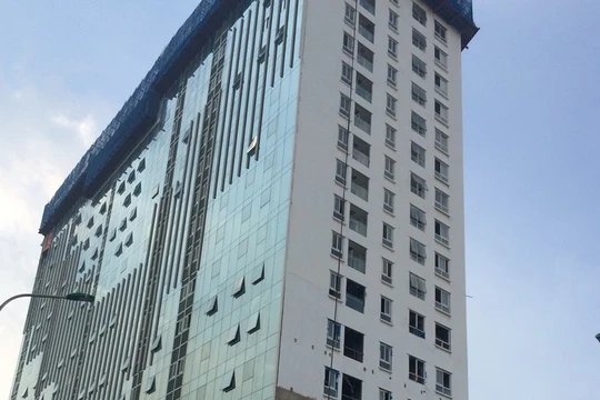 Để đảm bảo an toàn Hà Nội xin ý kiến Bộ Xây dựng về phương án xử lý giật cấp nhà số 8B Lê Trực (Ảnh: Q.V)