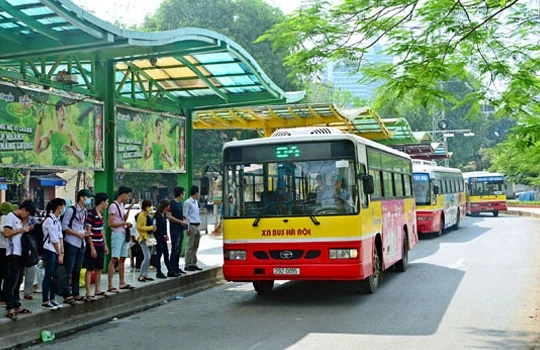 Hiện nay Hà Nội đang thay thế hàng loạt xe bus, với trang thiết bị hiện đại hơn - Ảnh: Báo Giao thông