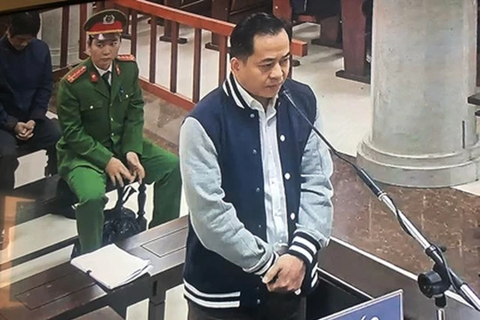 Sáng nay (30/1), 2 cựu Thứ trưởng Công an Bùi Văn Thành, Trần Việt Tân cùng bị cáo Vũ "nhôm" (Phan Văn Anh Vũ) nói lời sau cùng. Ảnh/ dantri.com.vn