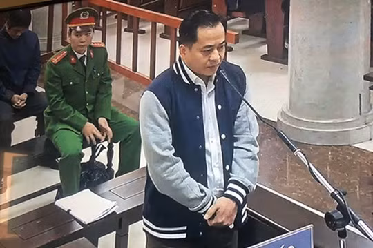 Sáng nay (30/1), 2 cựu Thứ trưởng Công an Bùi Văn Thành, Trần Việt Tân cùng bị cáo Vũ "nhôm" (Phan Văn Anh Vũ) nói lời sau cùng. Ảnh/ dantri.com.vn