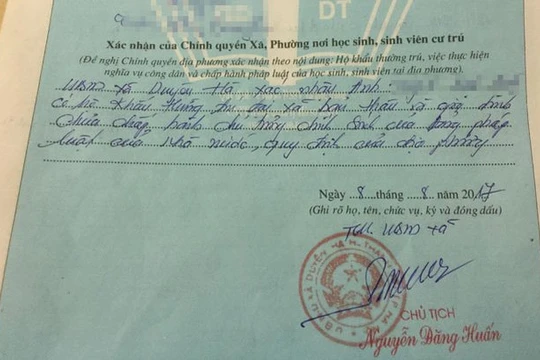 Ông Nguyễn Đăng Huấn, Chủ tịch UBND xã Duyên Hà đã ký xác nhận vào sơ yếu lý lịch của công dân V.A (Ảnh Vietnamnet).