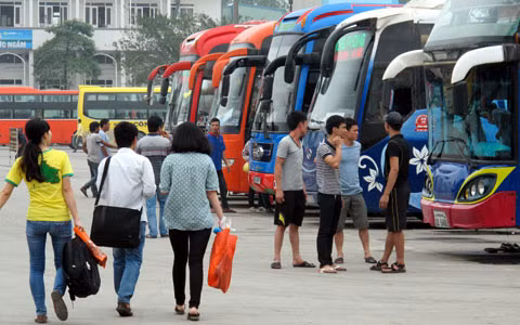 Hiện nhiều bến xe trên địa bàn Hà Nội đã bị quá tải. Ảnh minh họa.