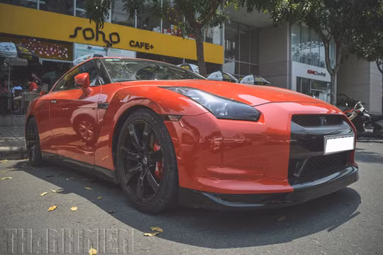 Nissan GT-R sở hữu động cơ lên đến 600 mã lực.