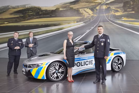 Cảnh sát CH Séc sử dụng xe BMW i8