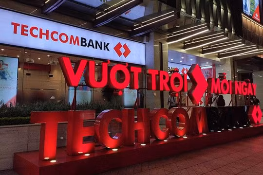 Techcombank lãi hơn 14.000 tỉ đồng 6 tháng đầu năm 2022.