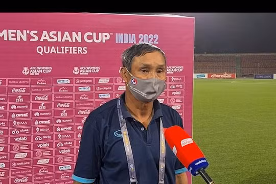 Tuyển nữ Việt Nam có nguy cơ mất HLV Mai Đức Chung tại VCK World Cup 2023 