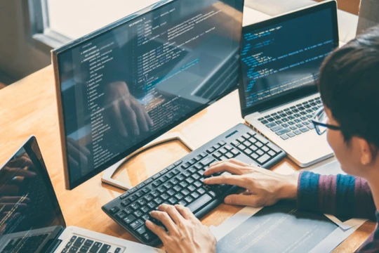 Mức lương IT Việt Nam đang dao động từ 350 USD đến 6.000 USD/tháng. 