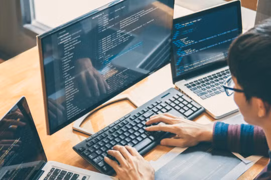 Mức lương IT Việt Nam đang dao động từ 350 USD đến 6.000 USD/tháng. 