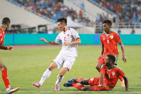 Quang Hải bị VAR và trọng tài từ chối phạt đền một cách khó hiểu