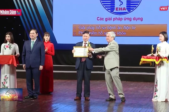 Giới thiệu Lễ trao giải thưởng Chuyển đổi số Việt Nam 2021