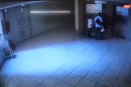 Cảnh người phụ nữ nhảy lầu tự tử tại TP.HCM