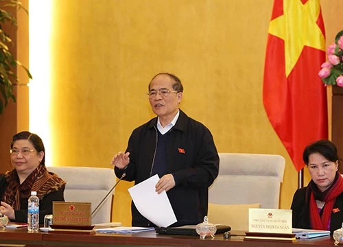 Chủ tịch Quốc hội Nguyễn Sinh Hùng kết luận tại phiên bế mạc phiên họp thứ 45 của Ủy ban Thường vụ Quốc hội Ảnh: TTXVN