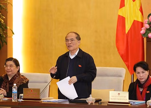 Chủ tịch Quốc hội Nguyễn Sinh Hùng kết luận tại phiên bế mạc phiên họp thứ 45 của Ủy ban Thường vụ Quốc hội Ảnh: TTXVN