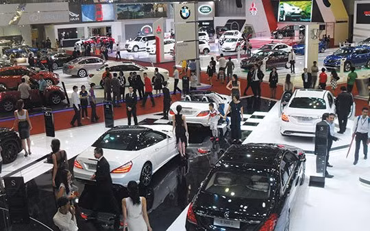 Thị trường ô tô thiếu sự cạnh tranh. Ảnh TL