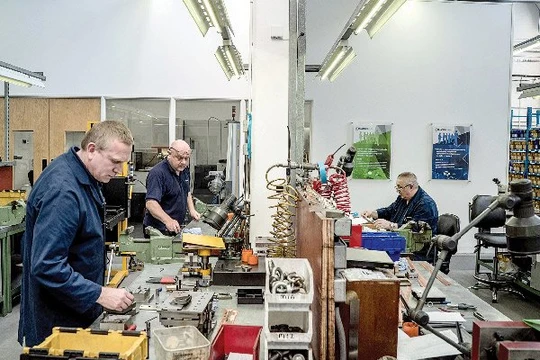 Nhà máy Brandauer đang chờ đợi hợp đồng mới từ Mỹ sau cuộc trưng cầu dân ý. Ảnh: NYT