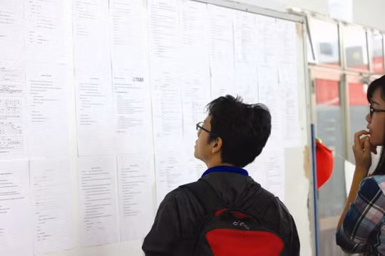 Kinh tế khó khăn, nhiều doanh nghiệp phải ngưng hoạt động, kéo theo tỷ lệ thất nghiệp tăng. Trong ảnh: Người lao động tại một ngày hội việc làm. Ảnh: Thành Hoa