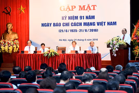 Thủ tướng Chính phủ Nguyễn Xuân Phúc đến dự buổi Gặp mặt Kỷ niệm 91 năm Ngày Báo chí Cách mạng Việt Nam (21/6/1925 - 21/6/2016).