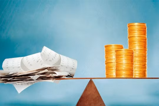 Trong bối cảnh tăng trưởng kinh tế chậm lại; thu nhập doanh nghiệp trong nước ngày càng giảm, trong khi nợ doanh nghiệp ngày càng tăng, Ngân hàng trung ương Trung Quốc quyết định thí điểm việc cho phép các ngân hàng thương mại đổi nợ lấy cổ phần trong chí