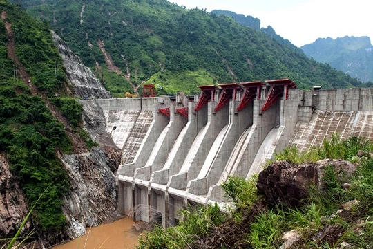 Trích 3 tỷ đồng khen thưởng vượt tiến độ Dự án thủy điện Huội Quảng.