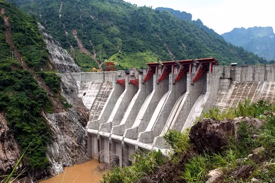 Trích 3 tỷ đồng khen thưởng vượt tiến độ Dự án thủy điện Huội Quảng.