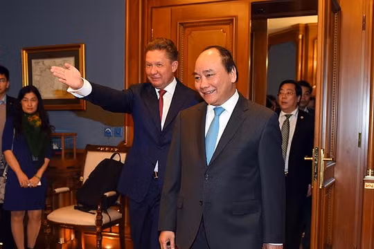 Thủ tướng Chính phủ Nguyễn Xuân Phúc đến thăm Tập đoàn dầu khí Gazprom.