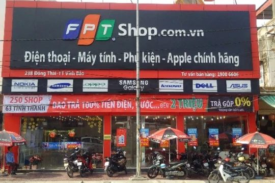 (C) SGTO Một cửa hàng kinh doanh điện thoại, máy tính, phụ kiện... thuộc chuỗi bán lẻ FPT Shop ở Hải Phòng - Ảnh: FPT