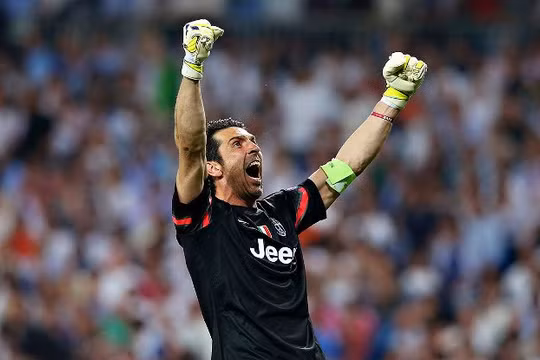 Video: 50 pha cứu thua không tưởng của “người nhện” Buffon