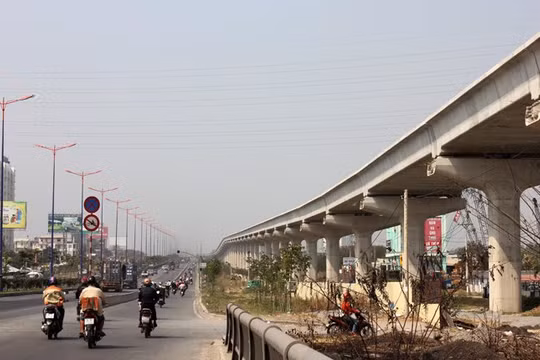 Trong khi tuyến số 2 chưa biết khi nào sẽ thi công thì tuyến metro số 1 (Bến Thành - Suối Tiên) đang hoàn thành một số đoạn đi trên cao - Ảnh: Anh Quân