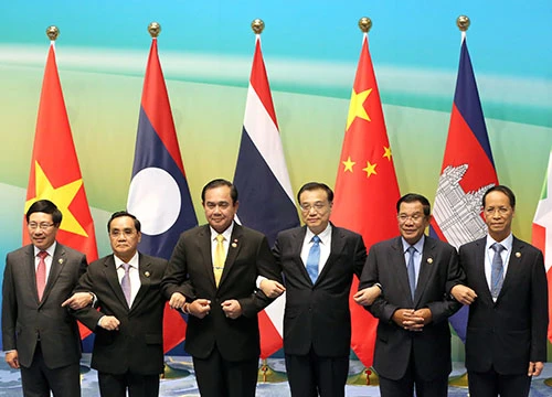 Lãnh đạo 6 quốc gia tham dự Hội nghị thượng đỉnh Hợp tác Mekong – Lan Thương Ảnh: REUTERS