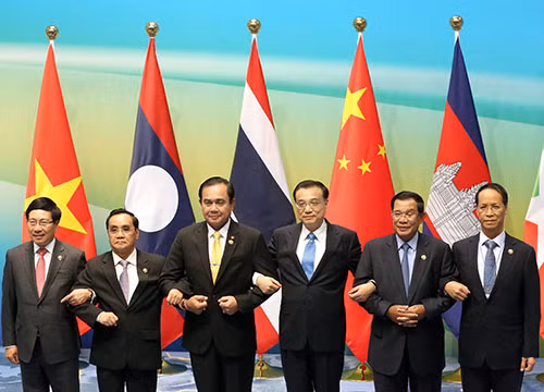 Lãnh đạo 6 quốc gia tham dự Hội nghị thượng đỉnh Hợp tác Mekong – Lan Thương Ảnh: REUTERS