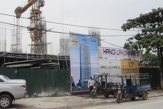 Tại Dự án Hà Nội Landmark 51, đơn vị phân phối Hoàng Vương đưa ra cam kết mua lại căn hộ với lãi suất 15%/năm. Ảnh: Trọng Tuyến