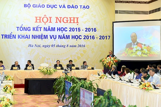 THỦ TƯỚNG NGUYỄN XUÂN PHÚC DỰ HỘI NGHỊ TỔNG KẾT NĂM HỌC 2015-2016 VÀ TRIỂN KHAI NĂM HỌC 2016-2017.