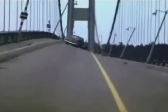 Cây cầu biết "khiêu vũ" này đã có từ năm 1940.