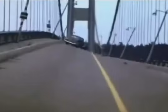 Cây cầu biết "khiêu vũ" này đã có từ năm 1940.